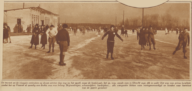 873902 Afbeelding van grote groepen schaatsers op de Utrechtsche IJsclub Vooruit (Ridderschapskade) te Utrecht.